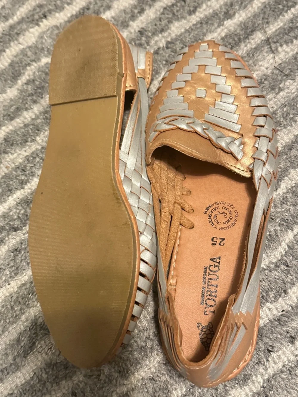 Tortuga Women’s Tan and Silver Woven Leather Huarache Flats Slip Ons - Picture 2 of 7